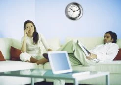 TFA Dostmann TFA 98.1046 Analoge Wanduhr Mit Aluminiumrahmen